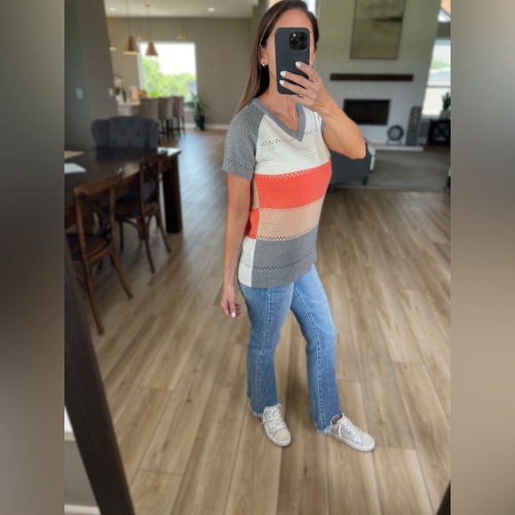 Short Sleeve Color Block Sweater - Small - Picture 5 of 10